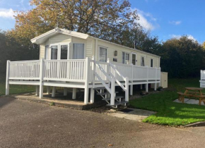 Beautiful Caravan With Decking Wifi At Carlton Meres Park Ref 60002R